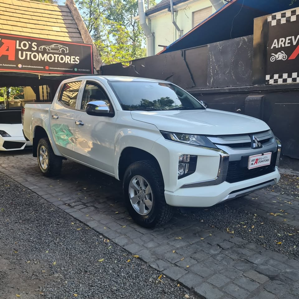 
								Mitsubishi l200 katana cr 2.4 4×2 2022 full									