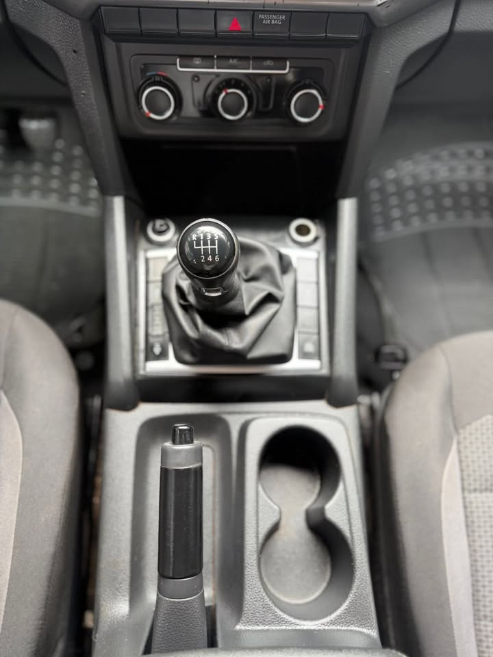 
								Volkswagen Amarok DCAB TDI 4×4 Trendline 2.0– Año 2023 full									