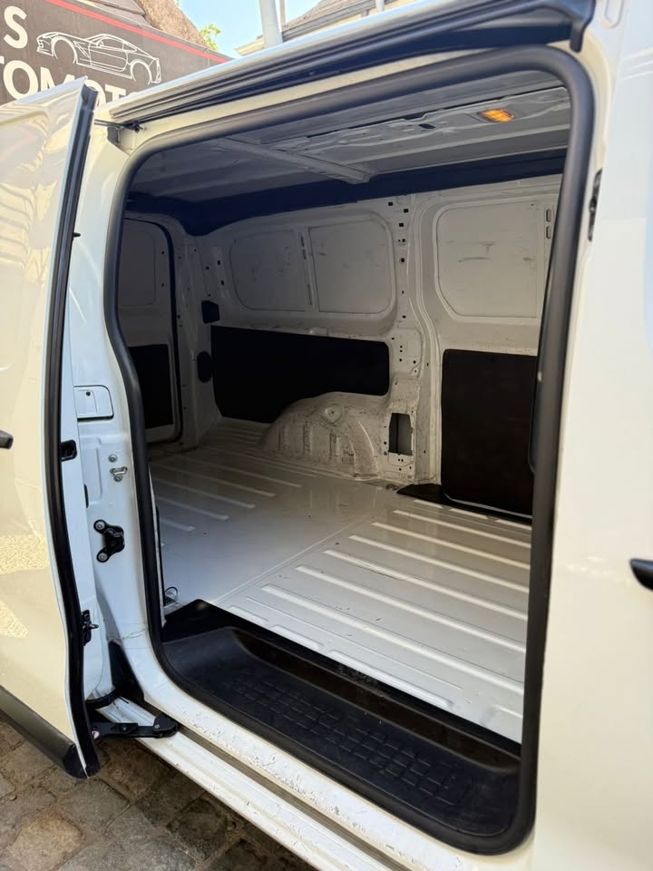 
								PEUGEOT EXPERT 2022 full									