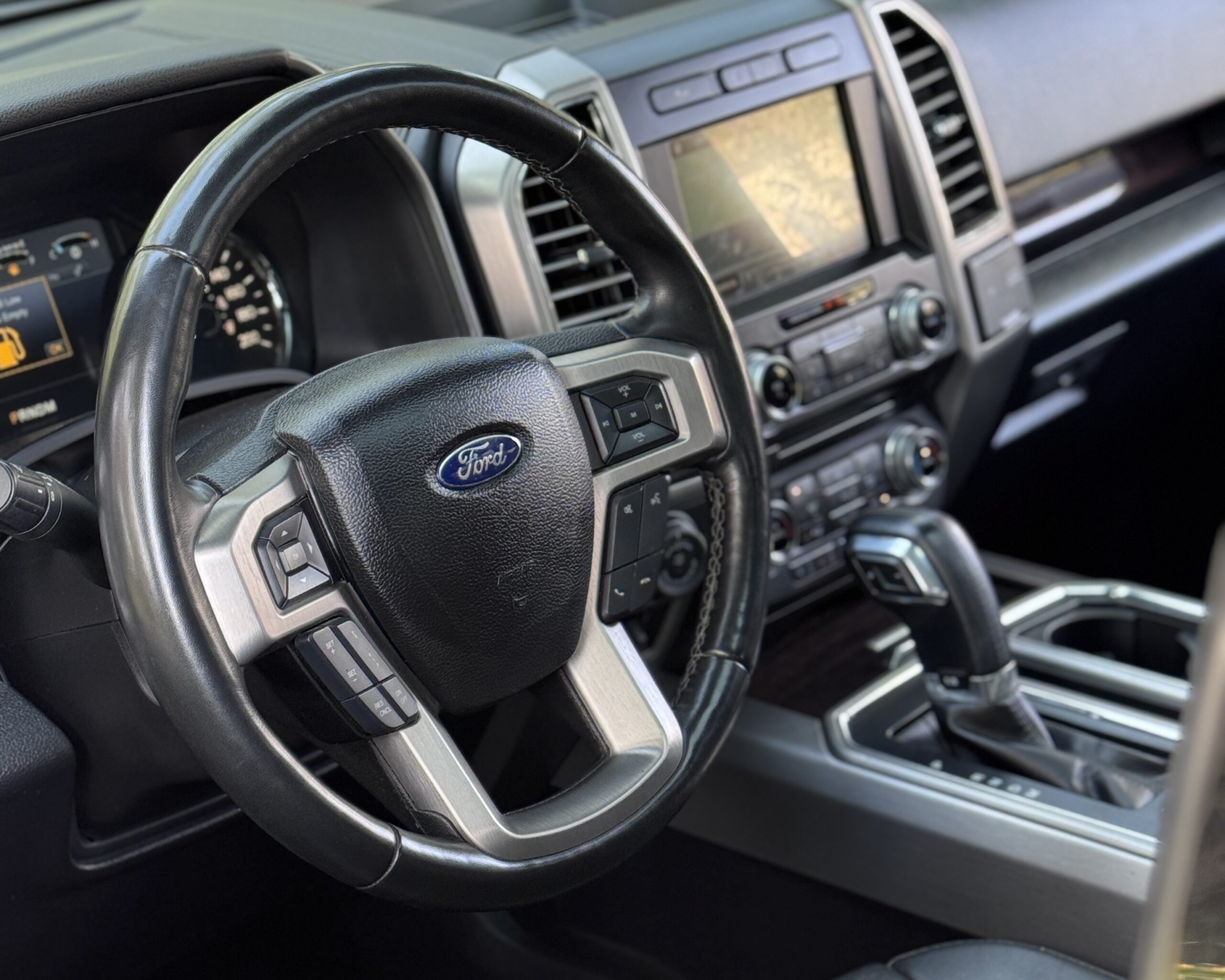 
								Ford F-150 Platinum 2018 full									