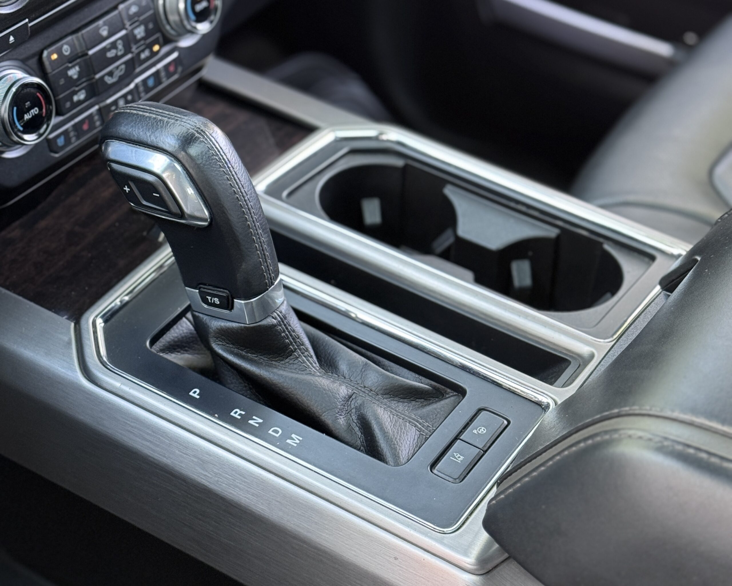 
								Ford F-150 Platinum 2018 full									