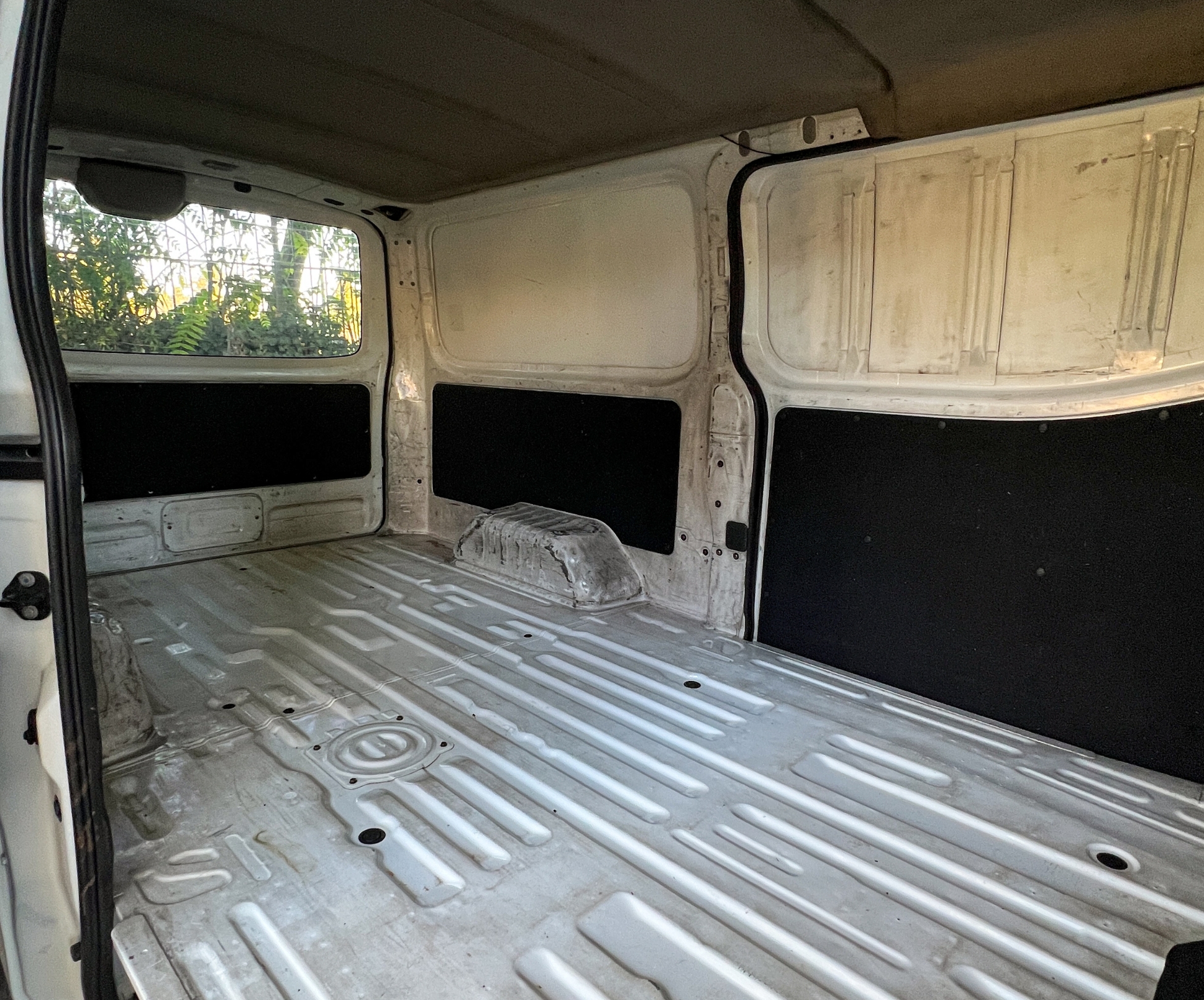 
								NISSAN NV350 LONG DX 2.5 2015 full									