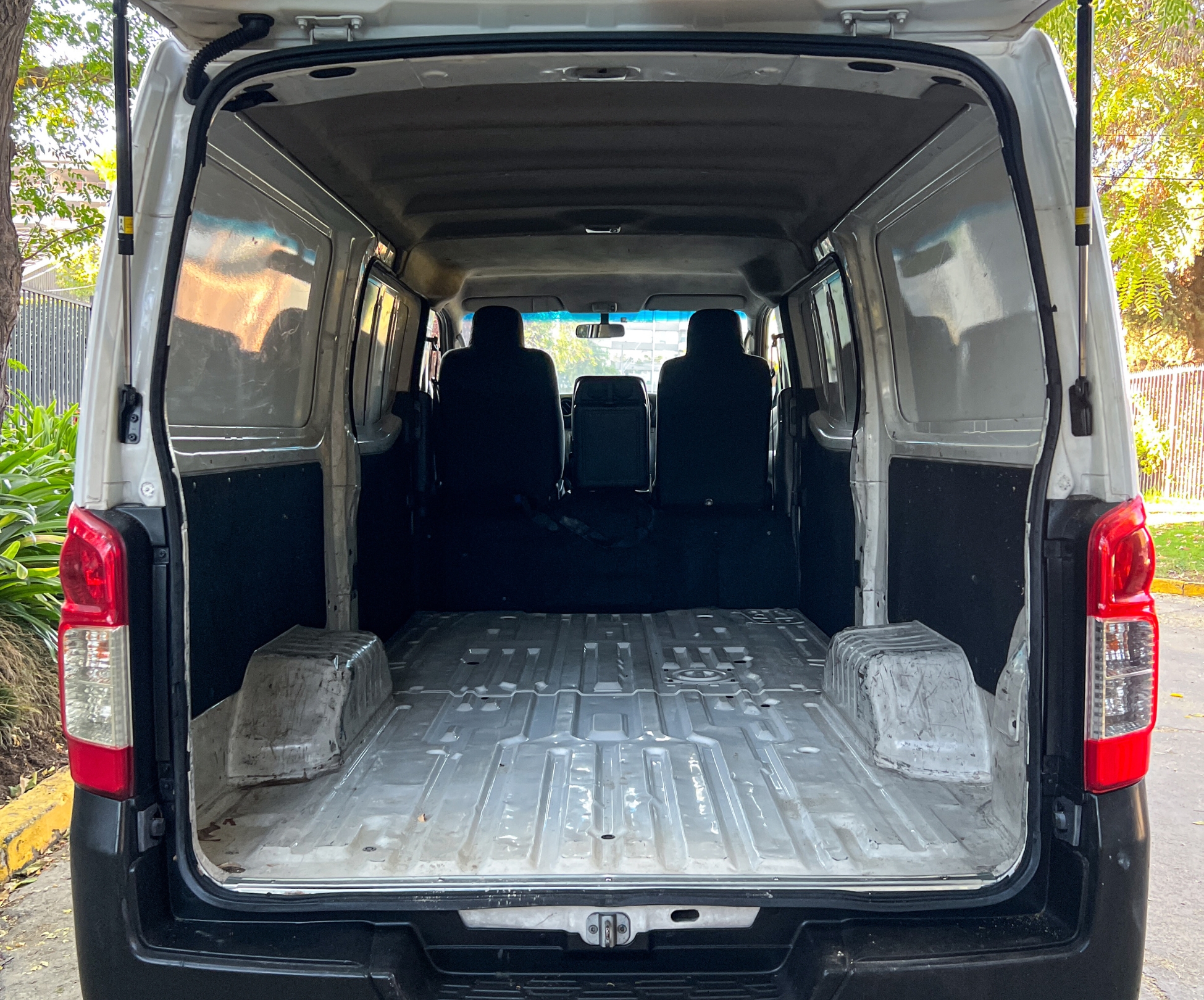 
								NISSAN NV350 LONG DX 2.5 2015 full									