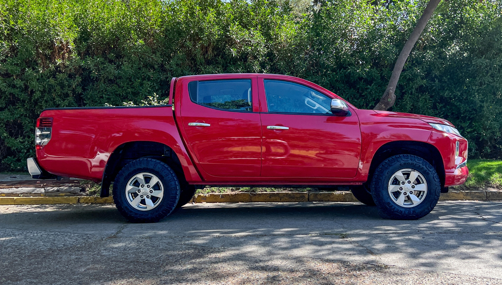 
								MITSUBISHI L200 KATANA CRT 4X4 2.4 DSL 2020 full									