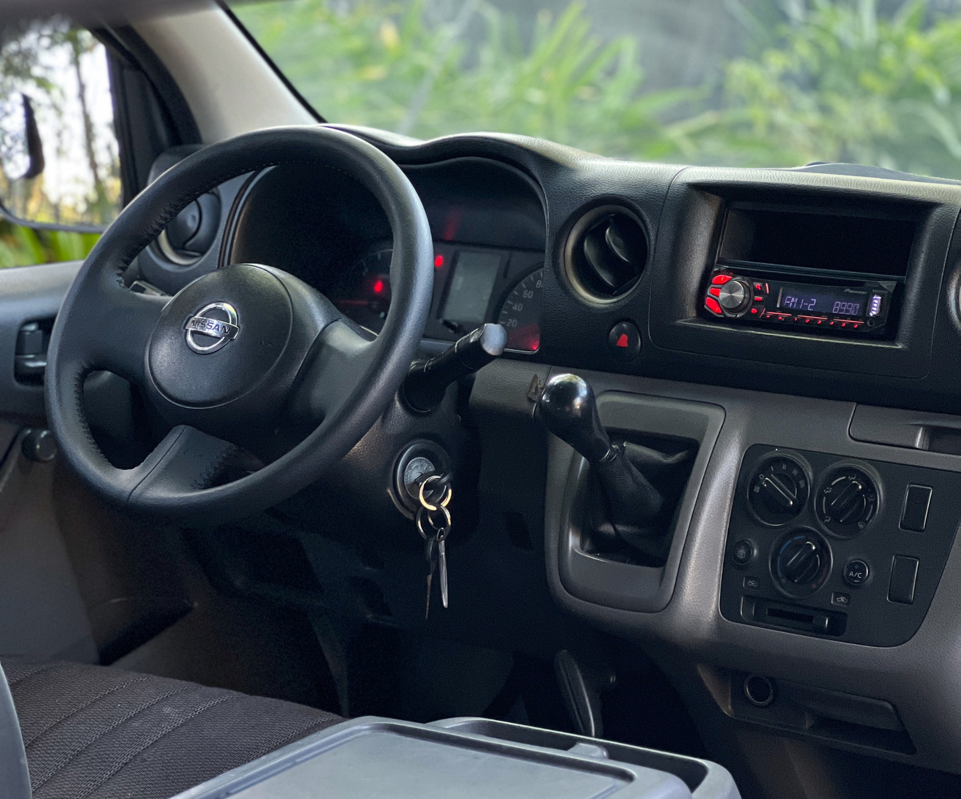 
								NISSAN NV350 LONG DX 2.5 2015 full									